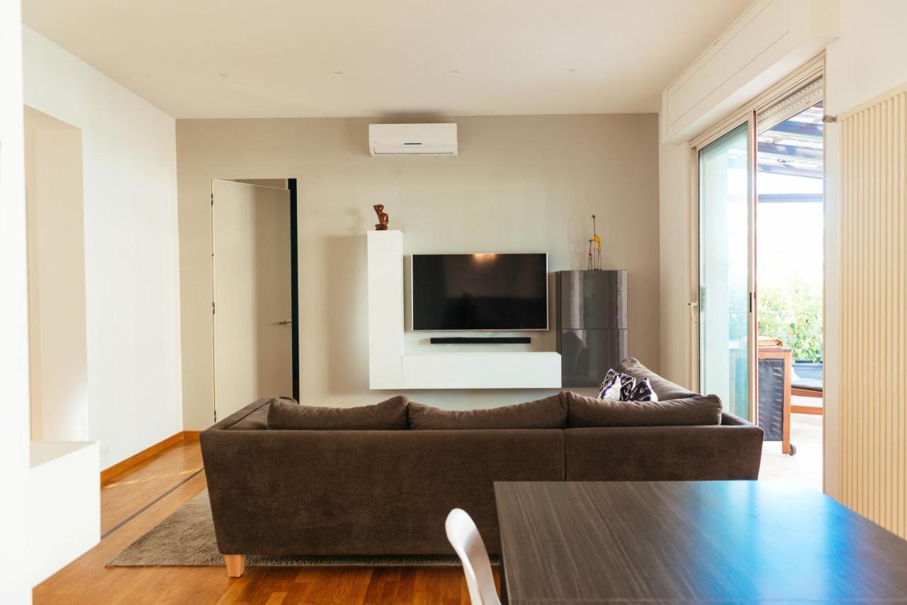 Luxury Penthouse With Sea View - City Center Pescara Exterior photo